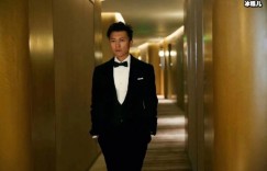 谢霆锋翻唱王菲歌曲《传奇》，眼神都那么温柔