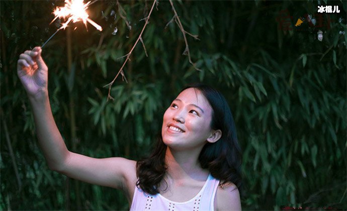 歌手郁欢近况, 郁欢翻唱烟火里的尘埃却被封了!