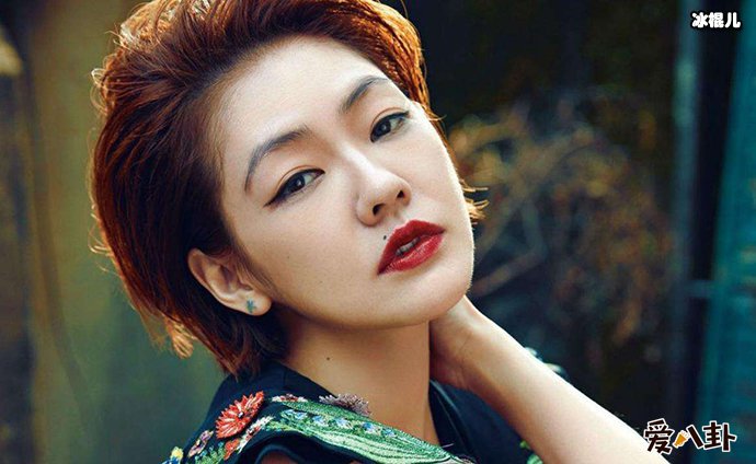 小s家暴这是真的吗?人前如此大胆外向的她竟被家暴过