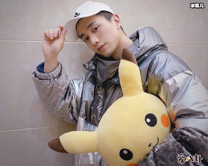 易大千女朋友资料曝光, 邻家小哥哥撞脸宁泽涛有何身份背景