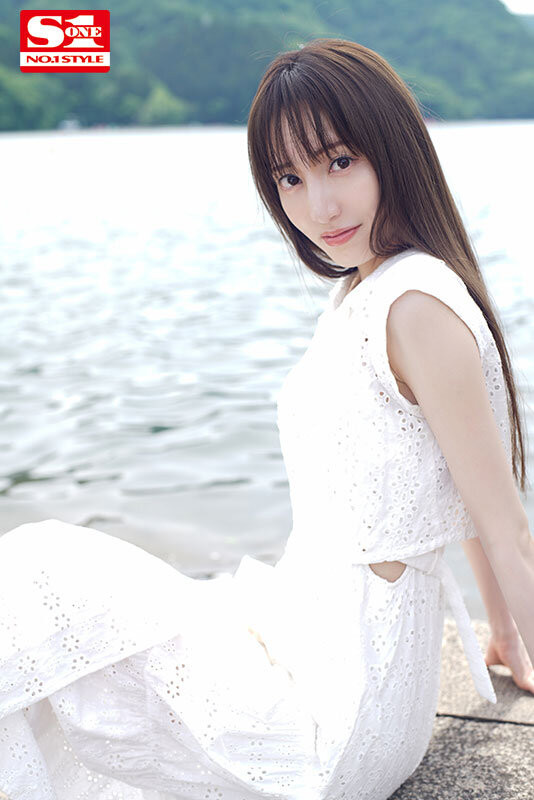 (SONE-473)最新艺能人降临凡间!奇迹的三本番吸精!