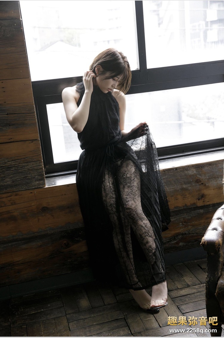 [STARS-359]一本正经地播报各种新闻？ 小仓由菜让摄影棚潮湿到不行