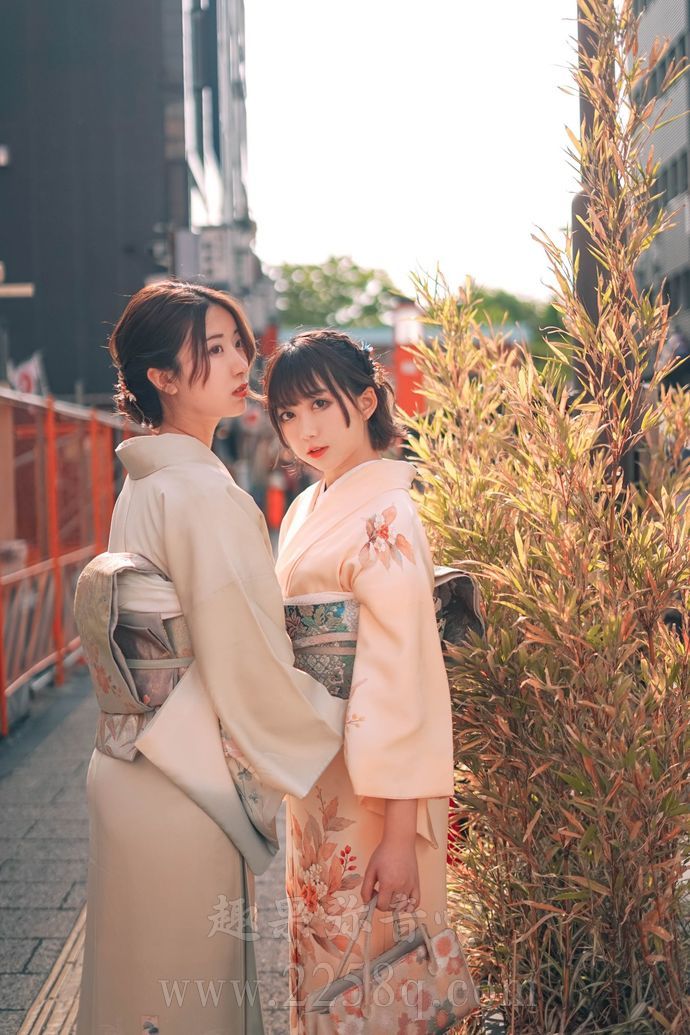 萌系coser浅野菌子:小家碧玉的双马尾美眉主播