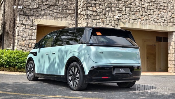 27.99万元起!极氪MIX纯电MPV上市:800V平台 车门亮了 27.99万元起!极氪MIX纯电MPV上市:800V平台 车门亮了