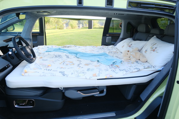 极氪MIX大床模式 极氪MIX深度试驾:颠覆传统汽车行业 极氪是认真的