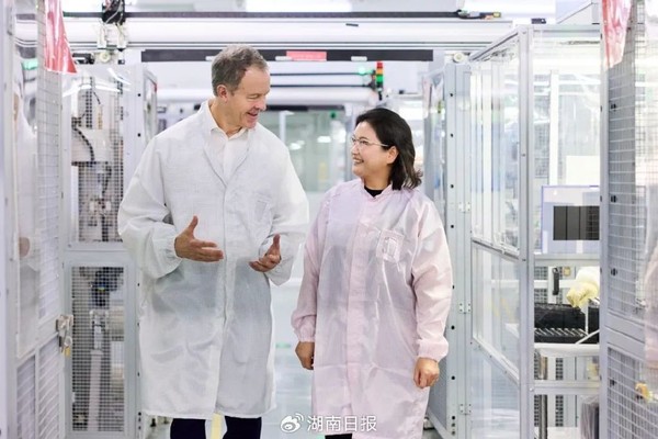 Apple首席运营官来湘 参观了这家在湘潭和长沙的工厂 Apple首席运营官来湘 参观了这家在湘潭和长沙的工厂