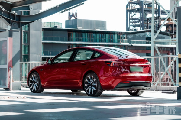 手机充电我只用30W快充 电车充电我只用7kW慢充 手机充电我只用30W快充 电车充电我只用7kW慢充