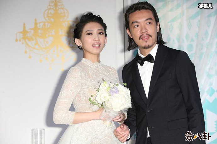 戴佩妮不生孩子原因, 不生孩子是因为他老公不行?