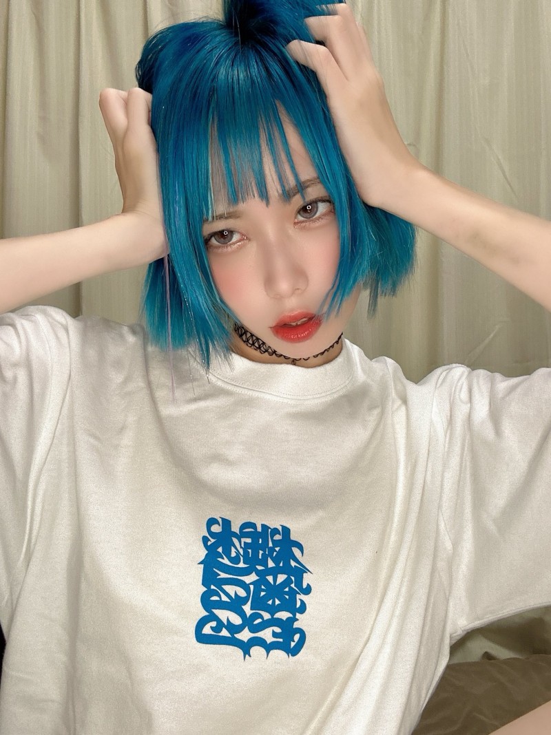 把头发染成綾波レイ(绫波零)后⋯出道11年的她引退往下一站大步走!