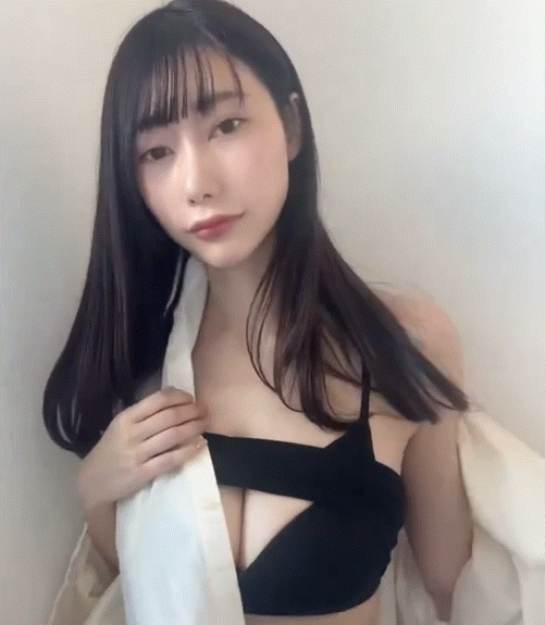 矫正牙齿中!史上最强隐藏巨乳、最细JCup的她要变性感女神?