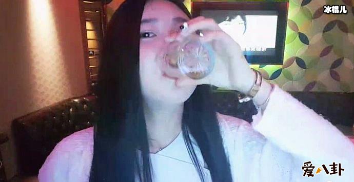 阿怡大小姐还直播吗? 阿怡代打事件是真是假?