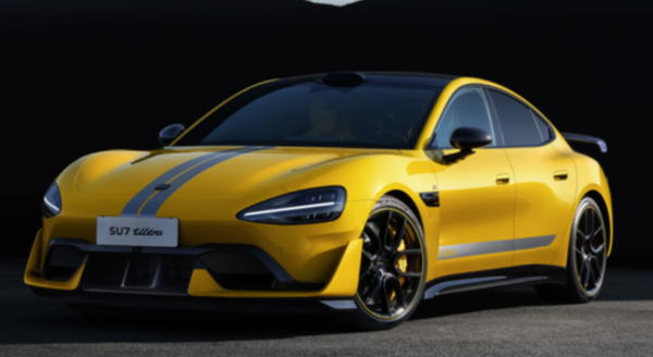 小米SU7 Ultra量产版 雷军:小米SU7 10月销量20726辆 包揽多个榜单第一