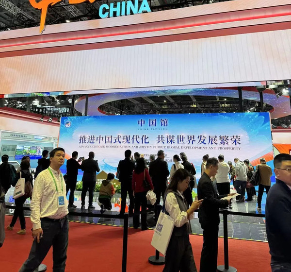 华为亮相第七届进博会中国馆!各类创新展品引人注目 华为亮相第七届进博会中国馆!各类创新展品引人注目