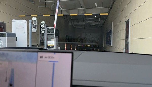 自动过闸机 极氪城市无图NZP体验:体验类似老司机 但潜力仍很大