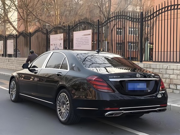 小米SU7 AI识车闹乌龙:迈巴赫S级被识别成日产天籁 小米SU7 AI识车闹乌龙:迈巴赫S级被识别成日产天籁