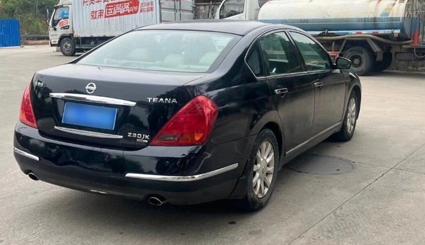 小米SU7 AI识车闹乌龙:迈巴赫S级被识别成日产天籁 小米SU7 AI识车闹乌龙:迈巴赫S级被识别成日产天籁