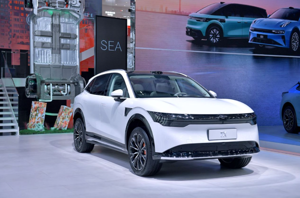 极氪7X亮相广州车展 极氪全系车型亮相广州车展 极氪MIX因创新技术受关注