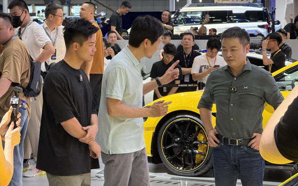 何小鹏称感谢雷军:曾指出我是“小鹏汽车最大的问题” 何小鹏称感谢雷军:曾指出我是“小鹏汽车最大的问题”