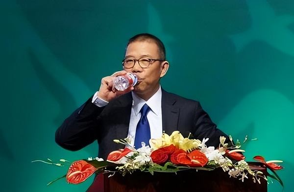 企业家抛头露面引争议 流量和面子到底哪个更重要? 企业家抛头露面引争议 流量和面子到底哪个更重要?