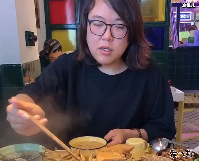 重庆浪胃仙大胃王是男是女? 带你解密他是否有过催吐行为