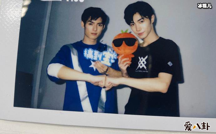 王皓轩宋继扬什么关系? 两人合作街拍大片曝光!