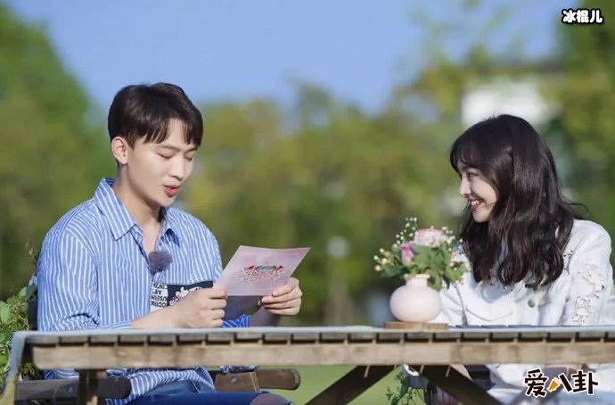 张恒是真心喜欢郑爽吗? 郑爽疑起诉张恒分手原因竟是利益