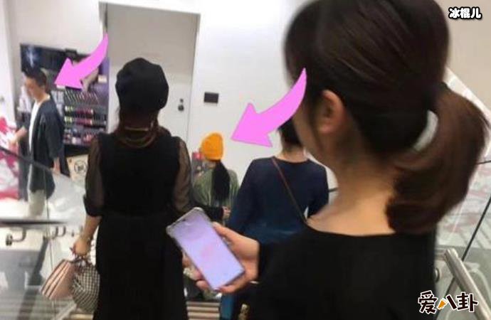 范冰冰与陌生男购物, 难理欠债6亿传闻打扮亮眼!