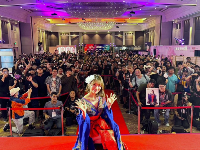 蜘蛛骑乘位!超露骨淫语!水中抽插秀!河北彩伽有了生涯最痴女的演出!