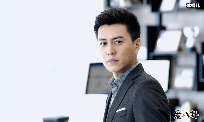 靳东人设崩塌?被网友批没文化显情商低?