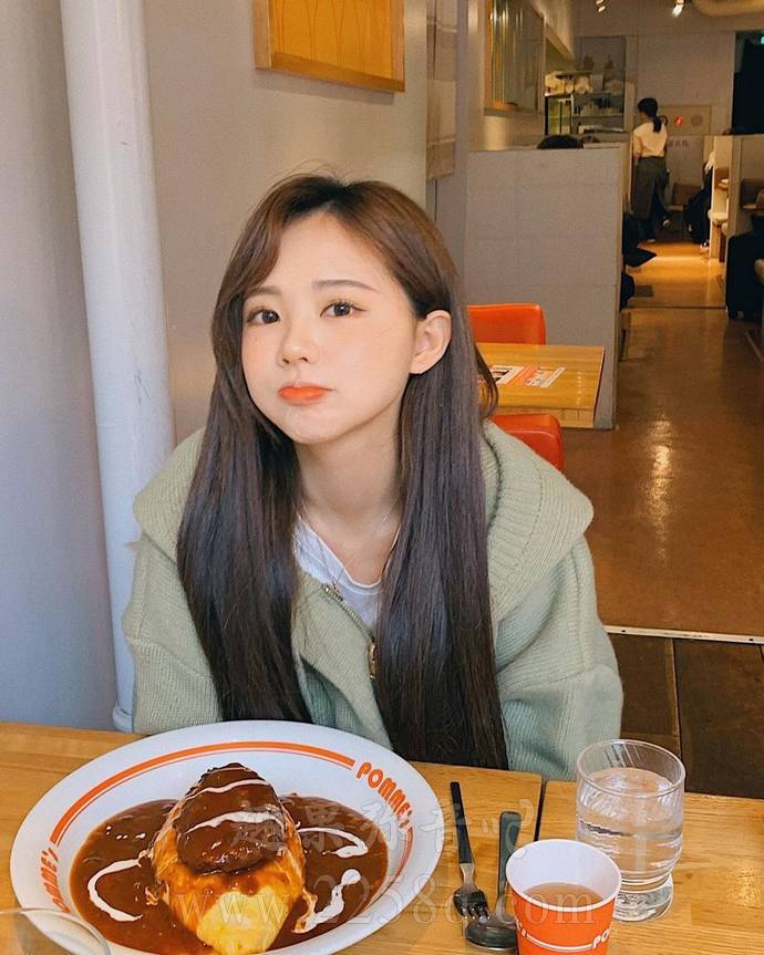 洪瑛琦(홍영기):让八头身比例汗颜的韩国网拍麻豆