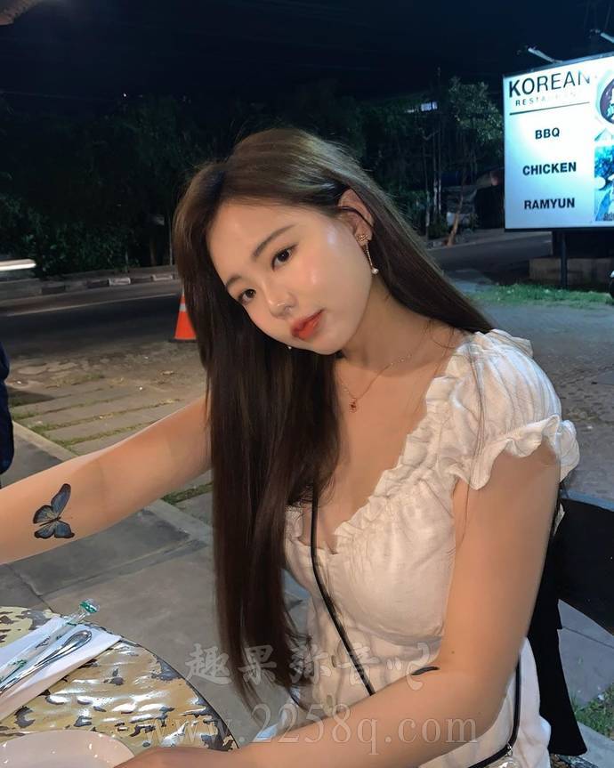 洪瑛琦(홍영기):让八头身比例汗颜的韩国网拍麻豆