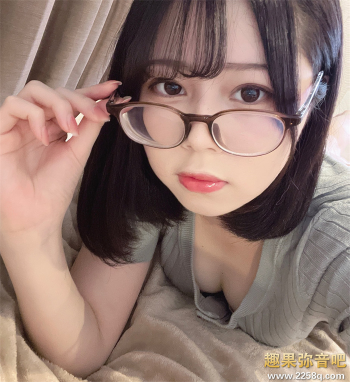 [SDAB-261]可能是近期最好的眼镜妹！功课很好的雾岛纱奈（霧島さな）性欲旺盛一抠就喷！