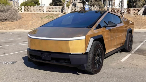 全球首款特斯拉Cybertruck黄金版拍卖 光镀金就值44万 全球首款特斯拉Cybertruck黄金版拍卖 光镀金就值44万