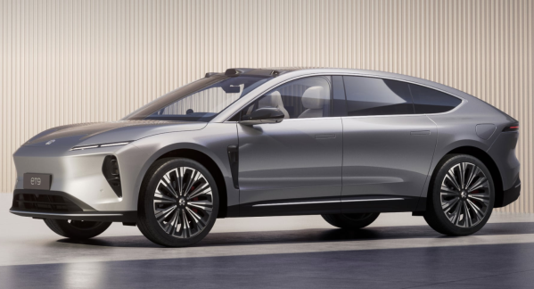 一起加电!李斌宣布美的董事长成蔚来ET9首席体验官 一起加电!李斌宣布美的董事长成蔚来ET9首席体验官