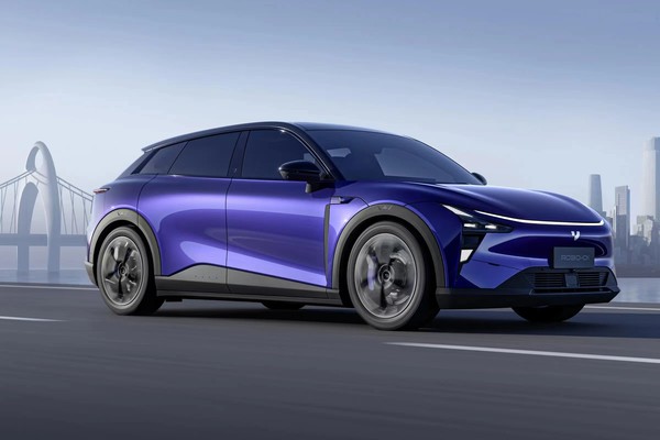 极越公关总监炮轰维权员工:公司这样员工就没责任? 极越公关总监炮轰维权员工:公司这样员工就没责任?