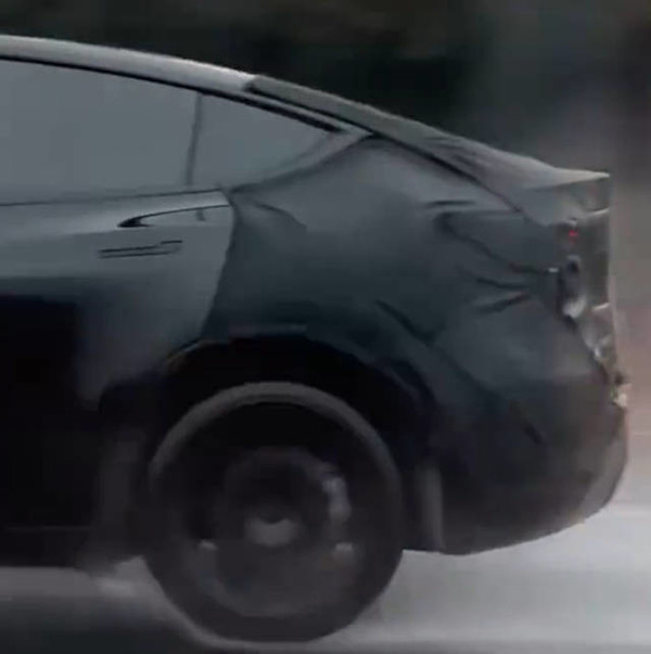 新款特斯拉Model Y实车曝光 前后均大改 明年Q1交付 新款特斯拉Model Y实车曝光 前后均大改 明年Q1交付