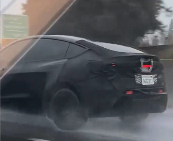 新款特斯拉Model Y实车曝光 前后均大改 明年Q1交付 新款特斯拉Model Y实车曝光 前后均大改 明年Q1交付