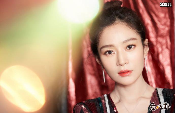 王媛可袁姗姗长得太像 !被网友说两人同脸不同命!