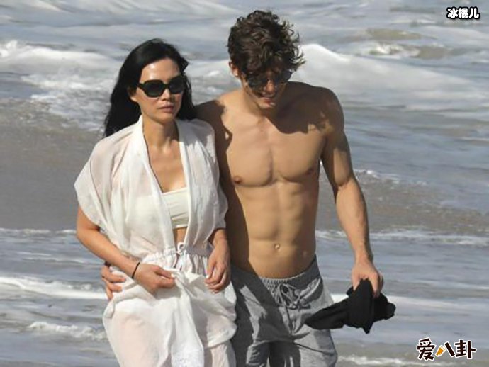 邓文迪又交新男人 其一生到底是传奇还是非议?