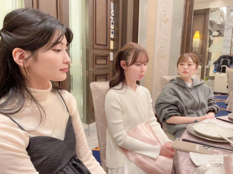 (SONE-572)AV初2画面痴女作!这就是miru的实力!