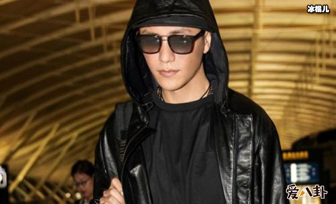 陈坤看秀现场图被扒!网友不禁感叹青涩少年英伦风帅气十足