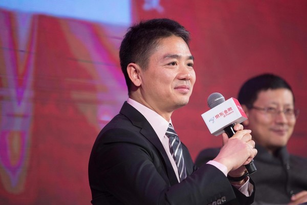 刘强东 刘强东又给老家村民发现金!几千元礼品+万元红包