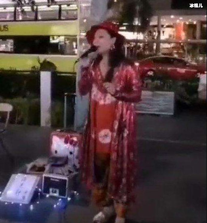 著名歌手许美静为何沦落街边卖唱?当年到底发什么了事情