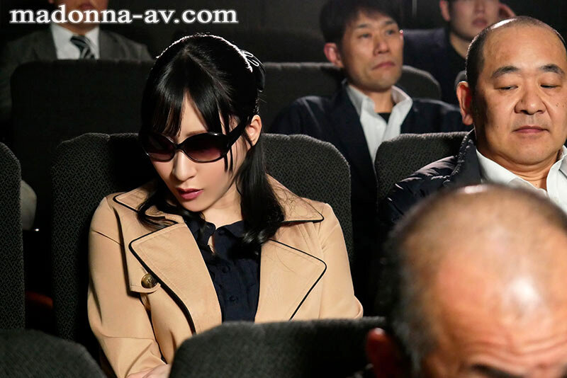 日下部加奈作品JUQ-885发布!想看自己老婆被轮奸!巨乳人妻惨被设计,沦为公众肉便器