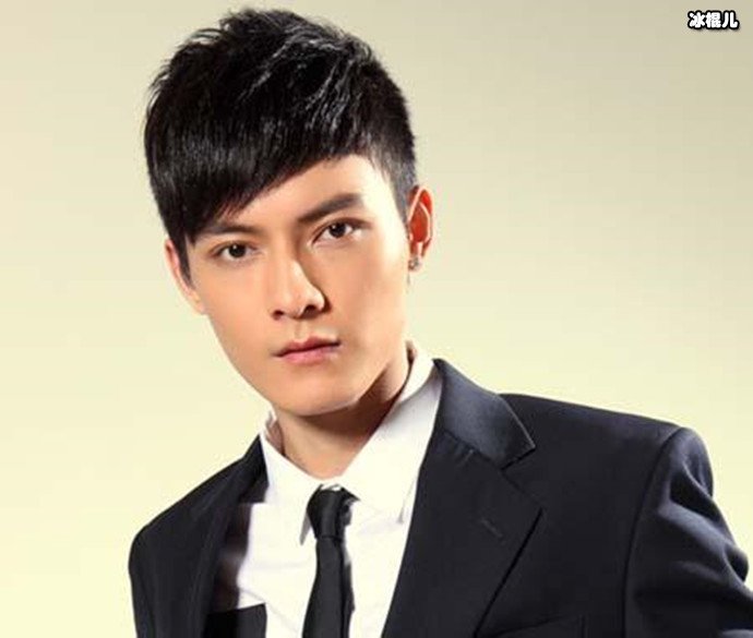 冯铭潮娜扎两人舌吻照被扒 两人之间有什么关系呢?