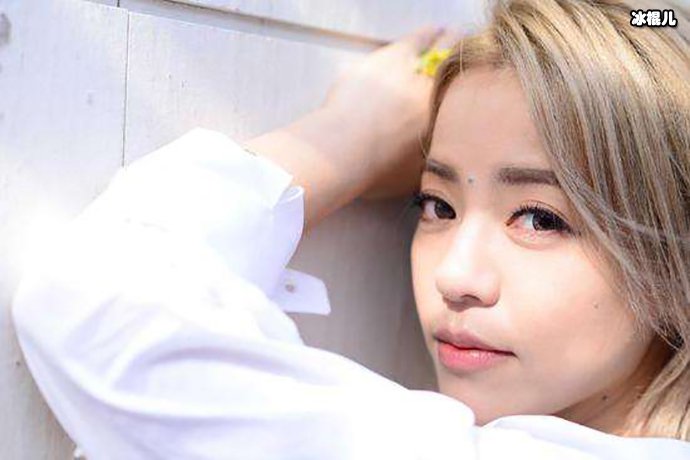 丁当表演当不慎从舞台跌落!丁当的个人资料