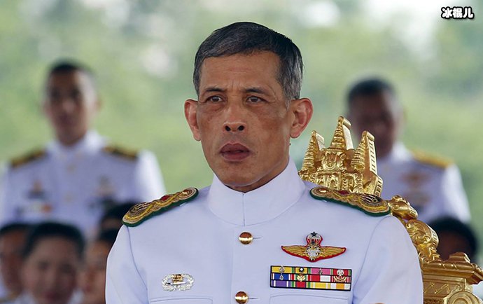 泰国王室首次公开承认一夫多妻制!泰国国王公开纳妃诗尼娜 !