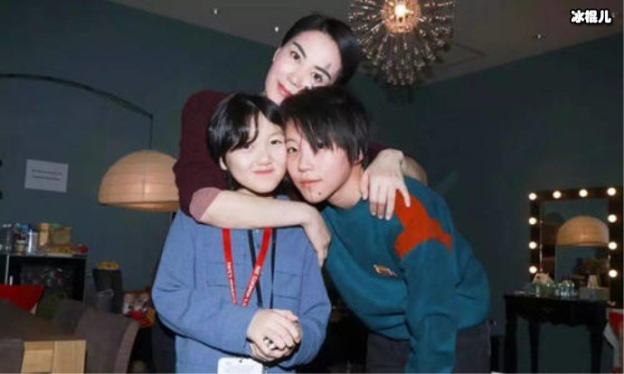 窦靖童下巴为什么缝了一针?时有时无背后有啥寓意