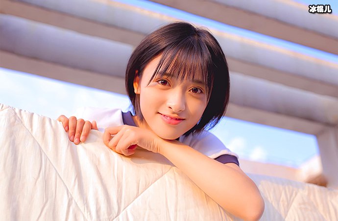 沈月是如何走红的?她的穿着为何被时尚博主吐槽?