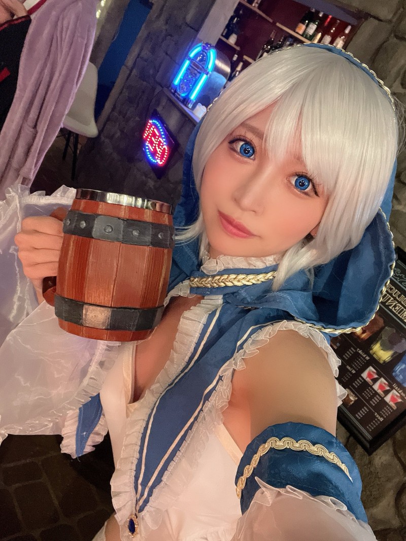 洗澡时睡衣被拿走⋯于是她只好变成Cosplay高手惹!